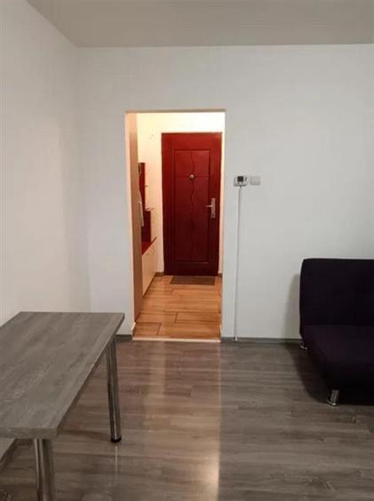 Apartament 2 camere semidecomandat, Baza 3