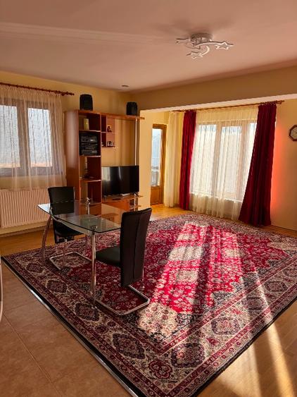 Vand apartament spatios, 2 camere in Sinaia,