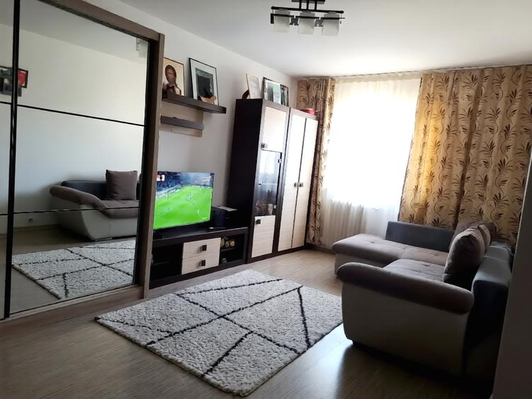 Apartament 2 camere decomandat, etaj intermediar, centrala, AC, Dacia