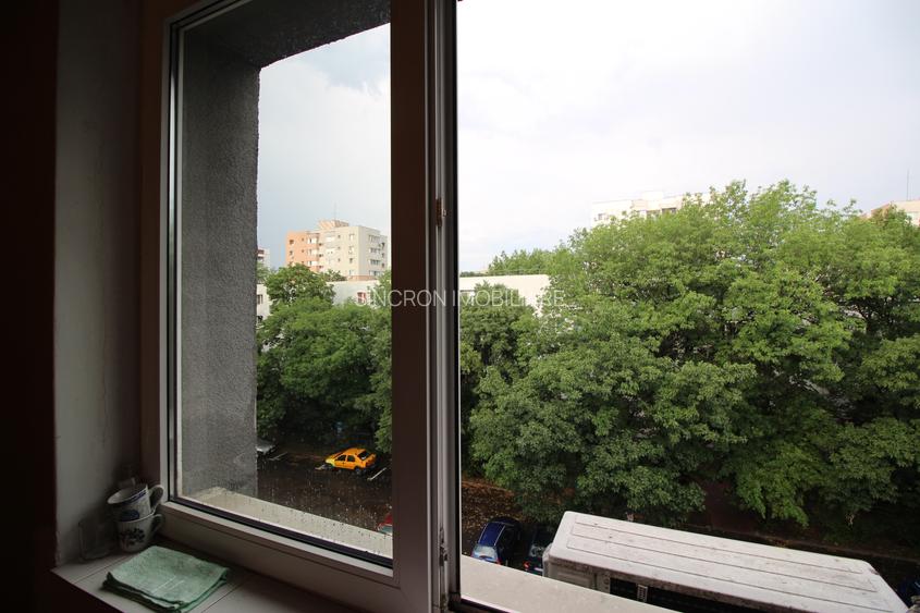 TItan, între Potcoavă și Diham, Bd. Nicolae Grigorescu, garsonieră la 4/4, 20 mp - 5