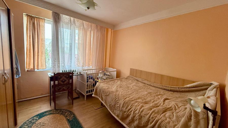 Apartament cu 3 camere decomandat in Alexandru cel Bun
