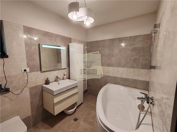 Casa moderna 3 camere 2 bai teren 790mp zona Cetate