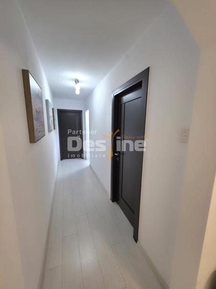 APARTAMENT 3 CAMERE SEMIDECOMANDAT MOBILAT