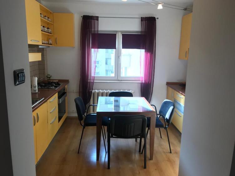 Apartament 3 camere mobilat si utilat modern,bloc de monolit acces metrou ,liber