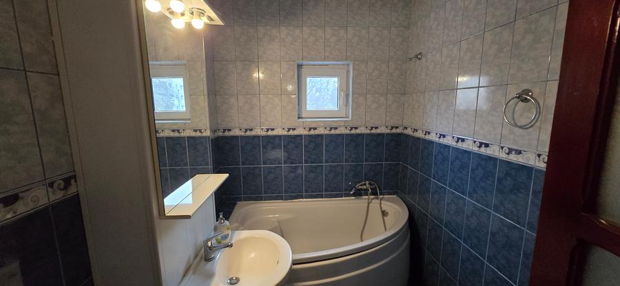 Apartament 4 camere de vanzare, etajul 1, Focsani