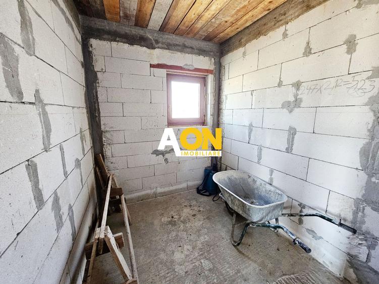 Casa la rosu, 4 camere, 301 mp teren, P+1, zona Alba-Micesti
