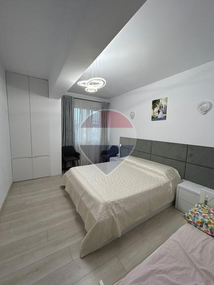 Apartament cu 3 camere de închiriat în zona Central