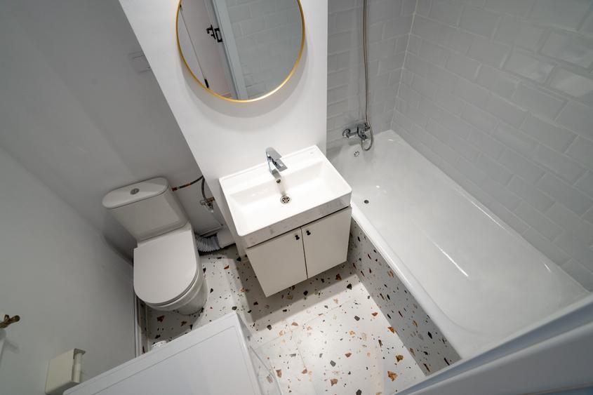 Titan Metrou - Garsoniera renovata, bloc mixt