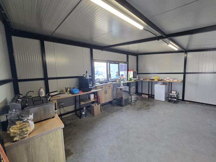 Spatii comerciale + Afacere la Cheie in targurile saptamanale(Tescani,Livezi)
