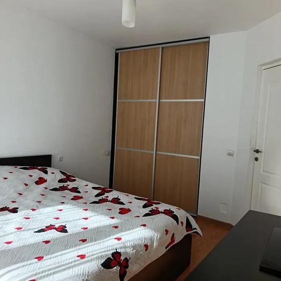 Apartament de vanzare 3 camere 53mp 2 balcoane zona Floresti Terra