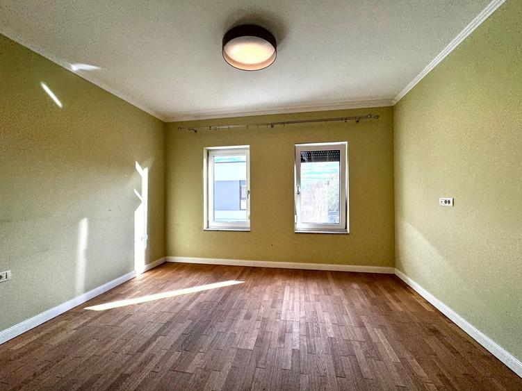 Casa spațioasă, cu teren generos, zona liniștită - in Braytim
