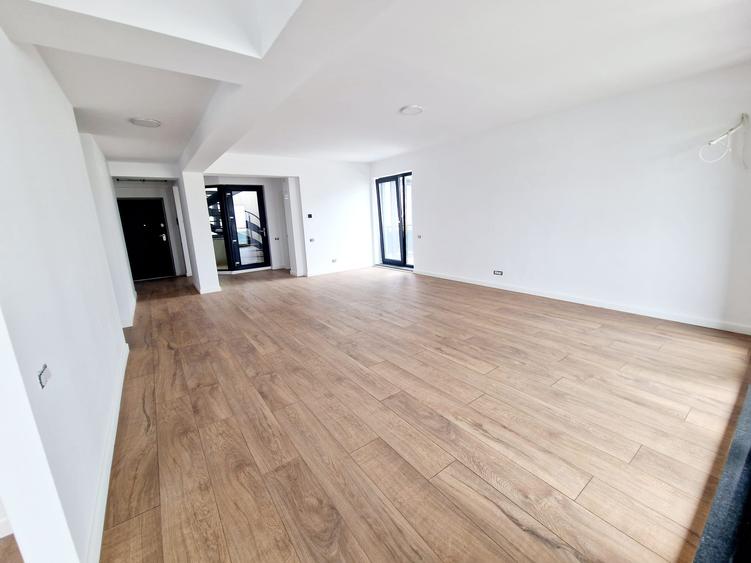 Penthouse cu 4 camere, 416mp inclus terasa , la 200 m de rond Pipera