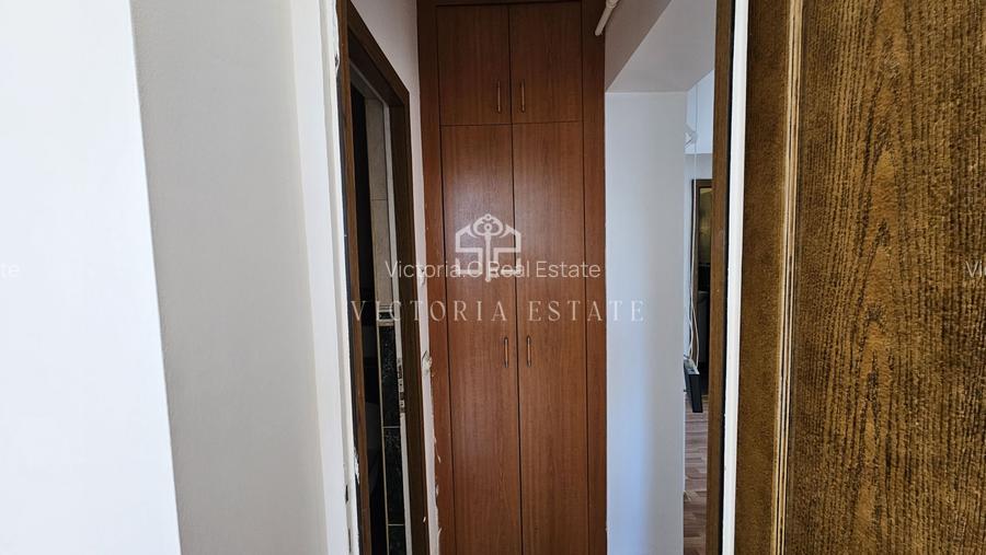 Apartament de vanzare, 3 camere decomandat.Republicii - 11
