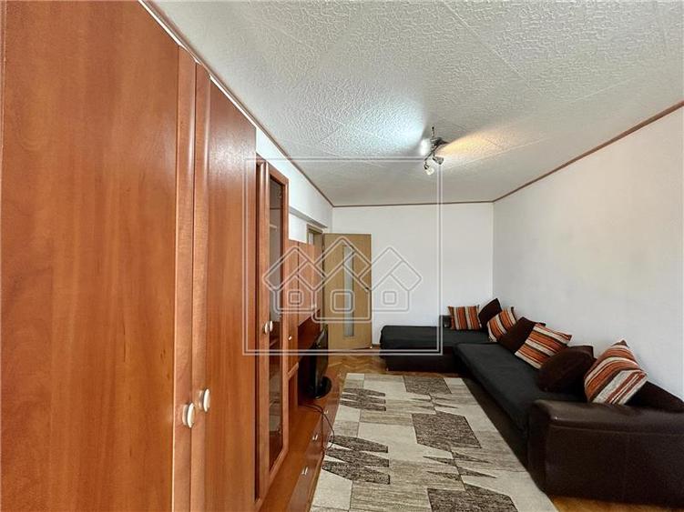 Apartament 2 camere, decomandat, la cheie, zona buna