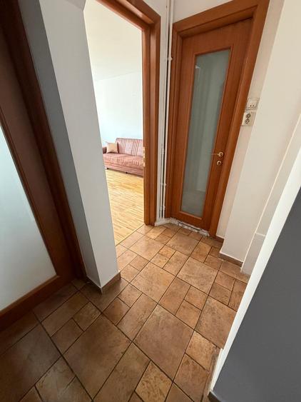 Metrou Obor - Calea Mosilor , garsoniera decomandata in bloc mixt.