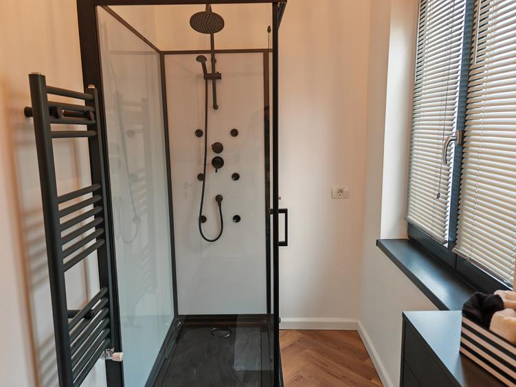 Apartament 2 camere pozitie deosebita zona Livada Postei