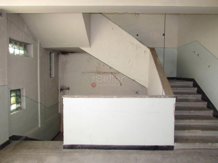 Cladire Office