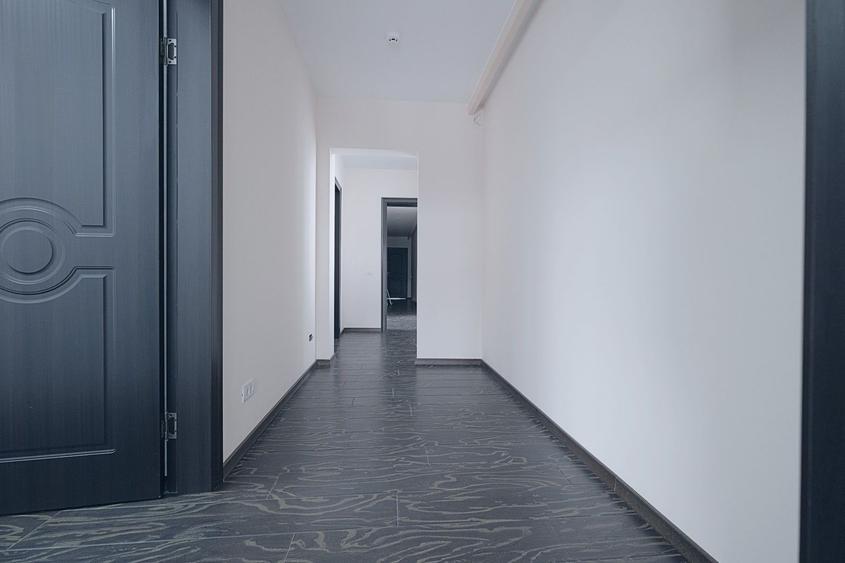 CORBEANCA, langa lac si padure, vila D+P+E exceptionala cu piscina