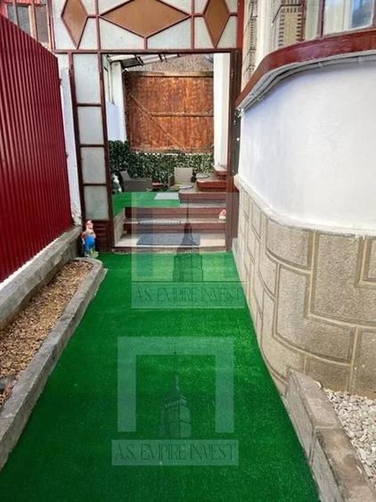 Casa singur in curte - zona Schei