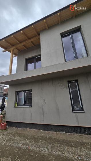 Duplex cu 4 camere de vanzare in Sanandrei