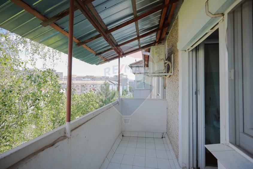 De vânzare apartament cu 3 camere zona Dacia