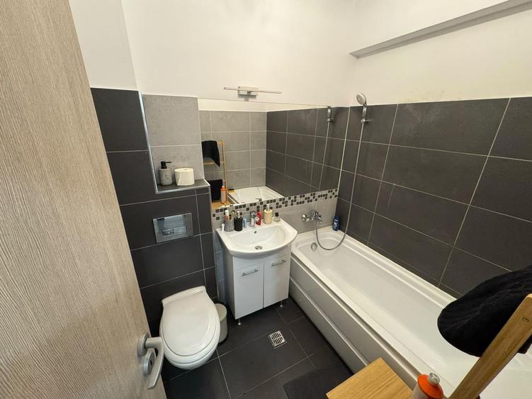 3 camere Semidecomandat | 2 bai | Parcare | Mobilat Utilat | Terasa