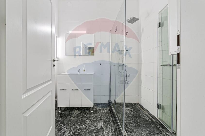 Apartament cu 3 camere pretebil pentru cabinet sau rezidential