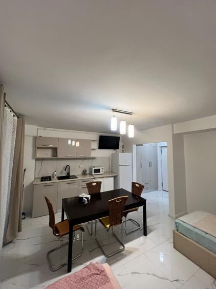 -Garsoniera lux mobilata si utilata complet in primul rand la mare