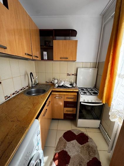 Închiriez apartament 1 cam, zona Alexandru cel Bun - 3