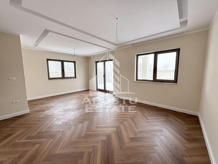 Duplex cu perete dublu, 4 camere si 3 bai finalizat, toate utilitatile
