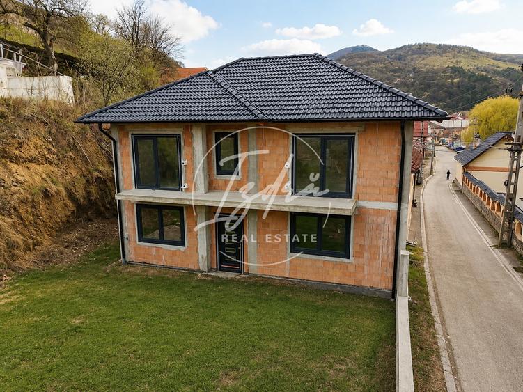 Casa intabulata de vanzare in Sadu