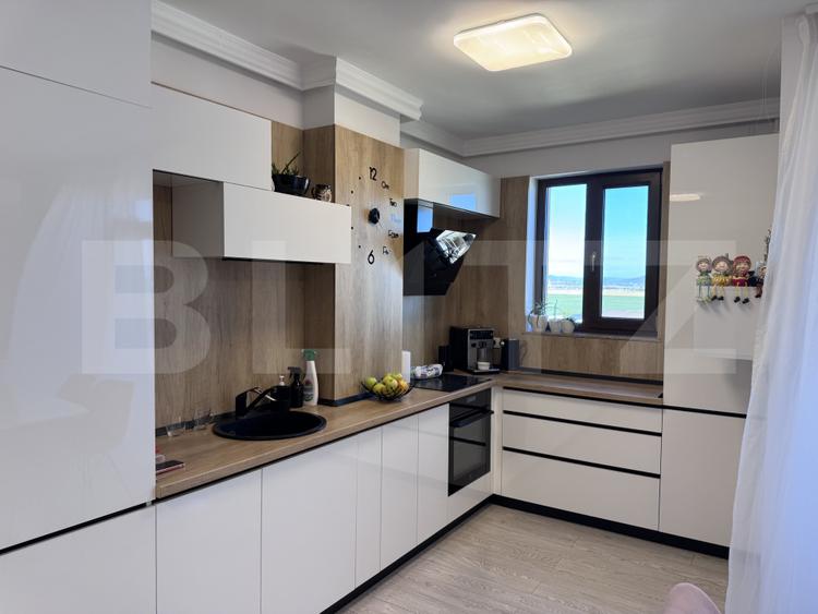 Apartament cu 3 camere, 82.80, zona Albert