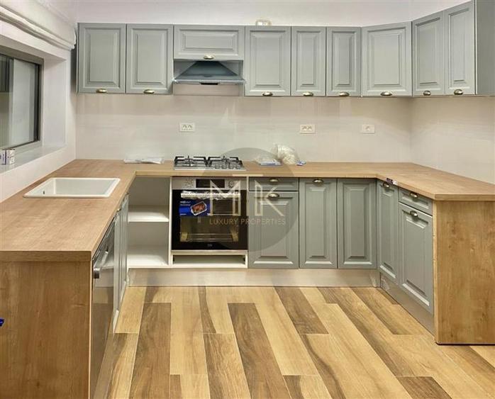 VILA INDIVIDUALA de LUX in Complex | 8 camere | Mobilata&utilata | 4 locuri de p
