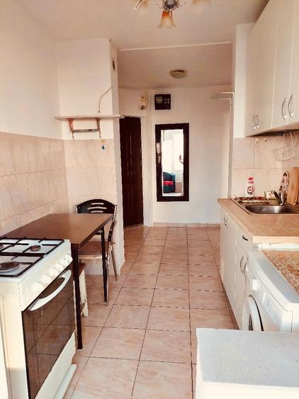 Apartament 1 Decembrie 1918, 1 minut de metrou, stradal, mobilat complet, liber