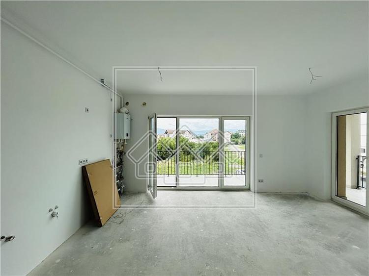 Apartament 3 camere, 2 terase mari, bloc nou, zona buna