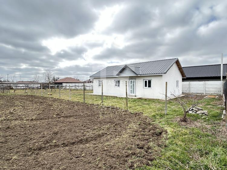 Casa din BCA c-tie 2025 – Pecineaga – apa/canalizare/curent - 12