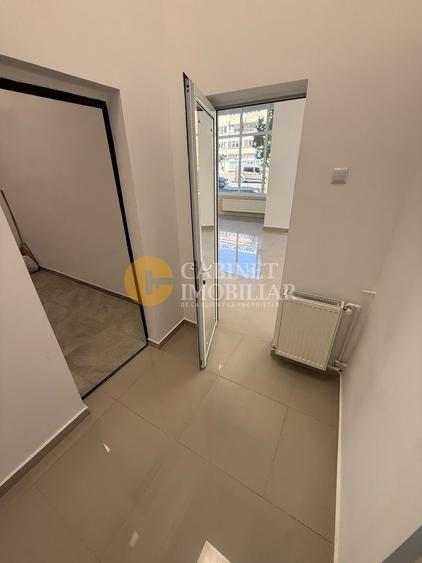 Spatiu Comercial Vitrat- 60mp - Front Stradal - Podu Ros