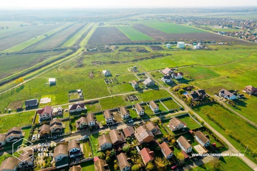 Vila Pecica, 3 dormitoare, 3 băi, teren 450 mp