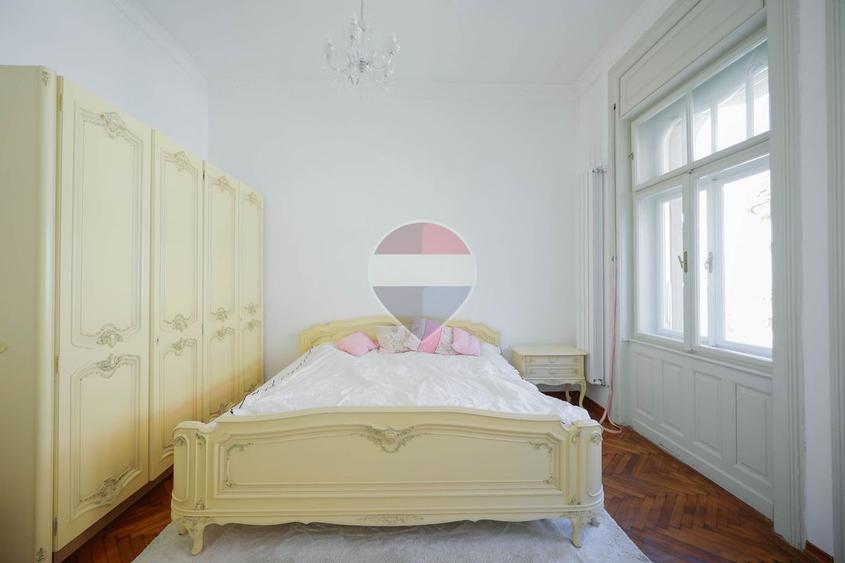 De vânzare apartament 3 camere, ultracentral - Palatul Vulturul Negru