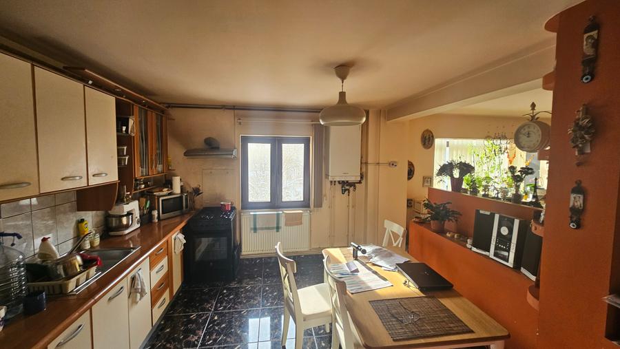Apartament 4 camzere zona Otopeni-Central