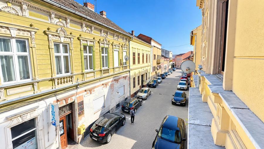 De vanzare/ Închiriat apartament istoric confort lux ultracentral Arad