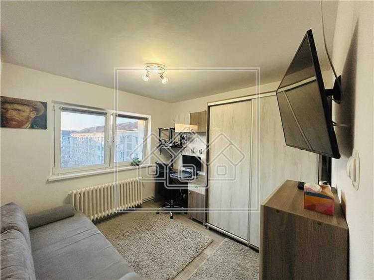 Apartament cu 2 camere, balcon, pivnita - renovat - Zona Terezian