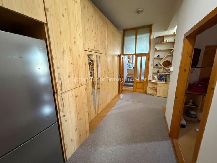 Apartament 4 camere cu scara interioara,  zona Cetate - 12