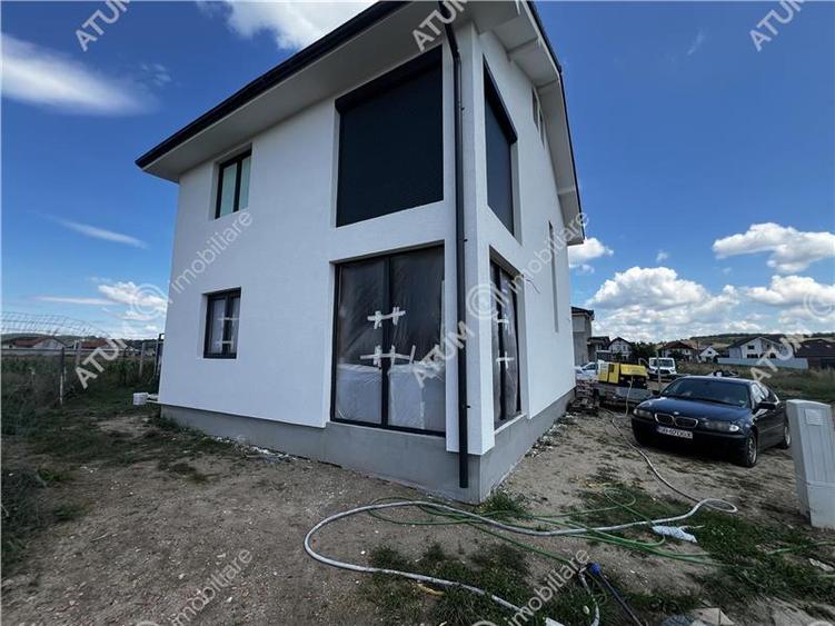 Casa individuala cu 4 camere si teren de 310 mp in Cristian zona Sere