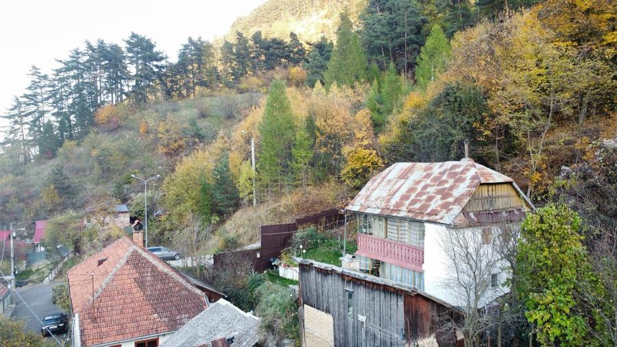 Vand casa renovabila cu teren de 345 mp in Schei