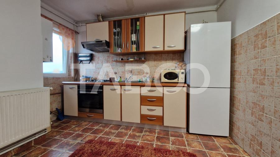 Apartament de inchiriat cu 3 camere balcon la mansarda Vasile Aaron