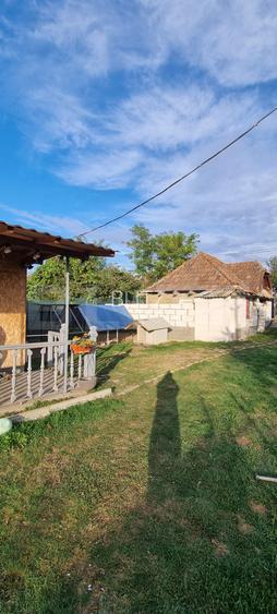 Casa cu 2 corpuri si anexe, 49 mp, zona Boldut