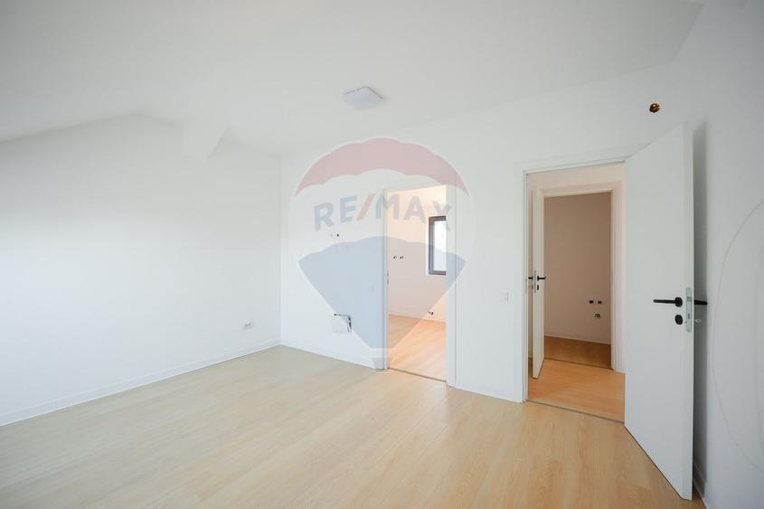 Apartament cu 4 camere de vânzare, ultracentral