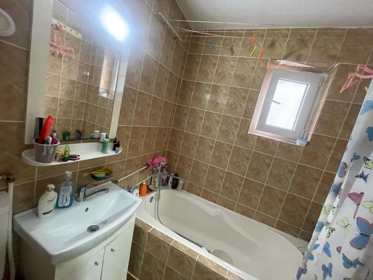 Apartament 3 camere, 68.72 mp, zona Piata Valea Rosie