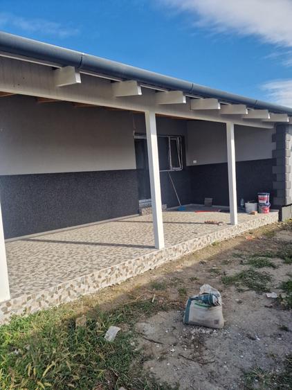 Sanmihaiul Roman - Casa individuala cu 4 camere si bucatarie inchisa